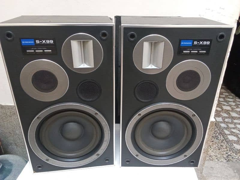 Pioneer speakers 0