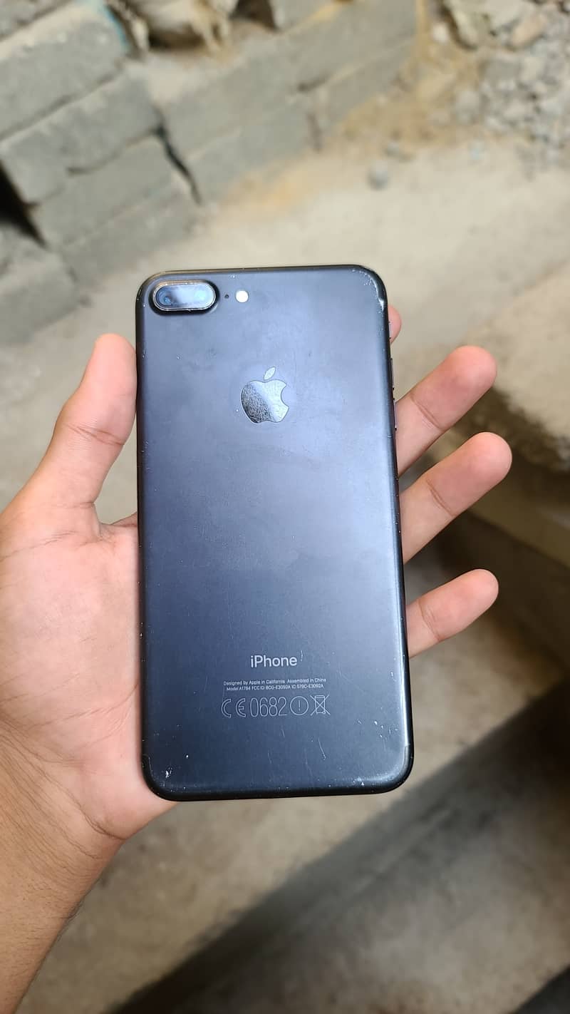 iphone 7 plus.  32 gb pta apporad 0