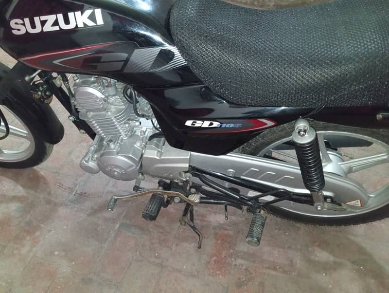 10 by 10 Suzuki maintain new tyre only one month use 3