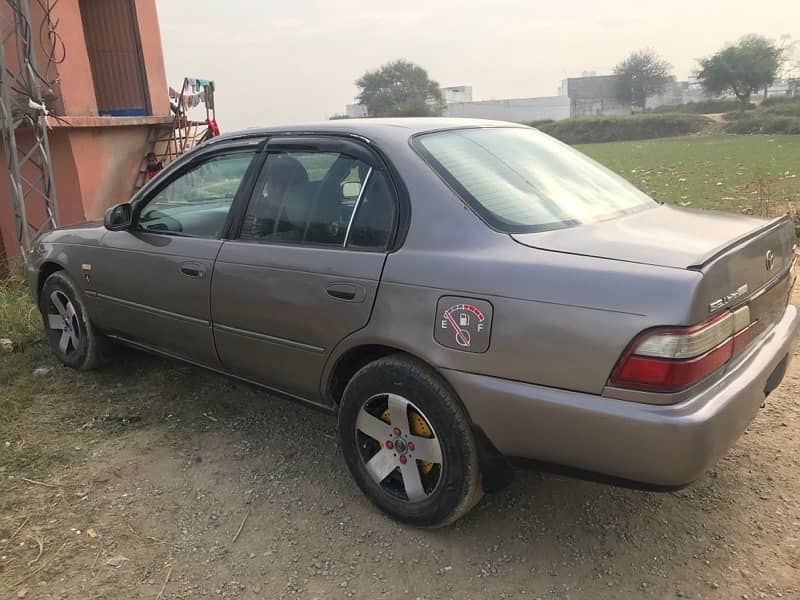 Toyota Corolla 20D canaverd 2000 madal 5