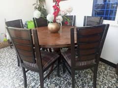 Round Dining table with chairs