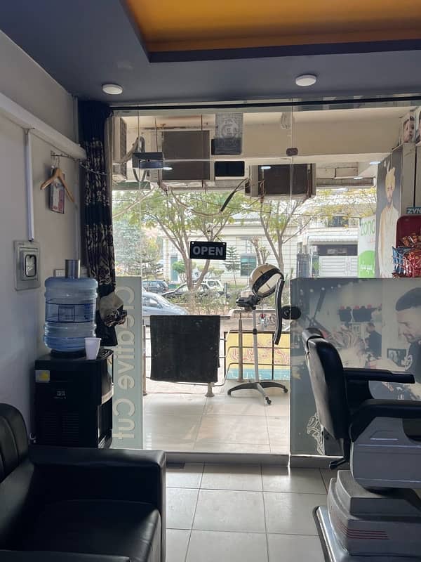 Barber Shop Setup for Sale - E-11/2 Islamabad 6