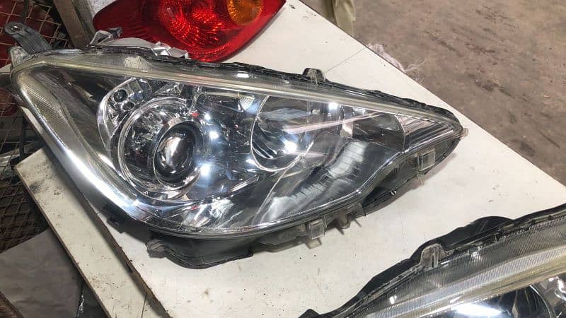 Toyota aqua headlight pair 1