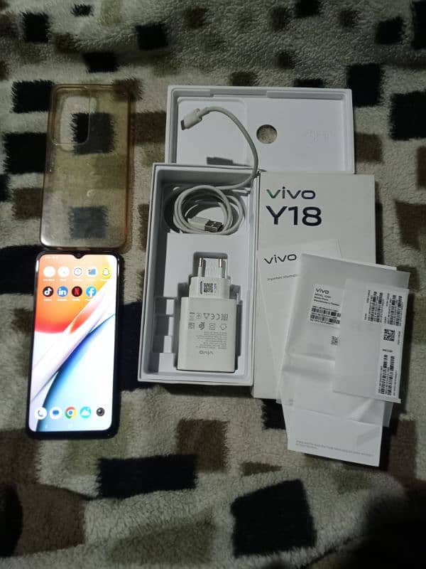 Vivo Y 18 4+4 ram 128 memory brand new 10 months warranty full box 12