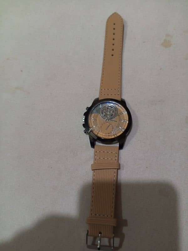 I m selling watch in new condition 4