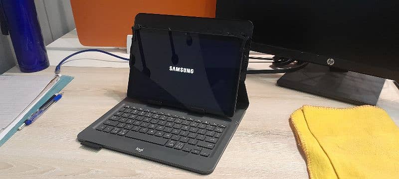 Samsung Tab A7 (10.4 Inch) + Keyboard 0