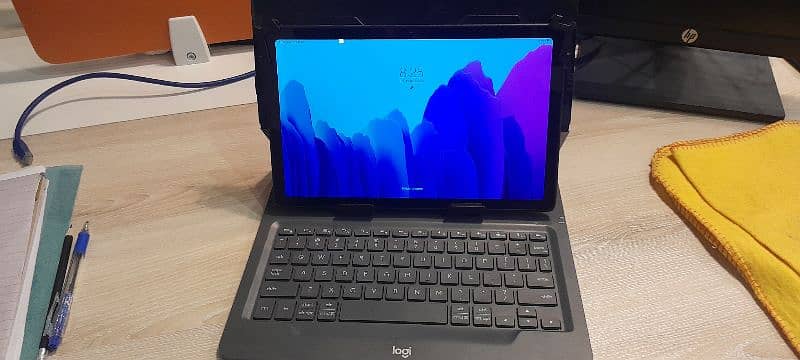 Samsung Tab A7 (10.4 Inch) + Keyboard 1