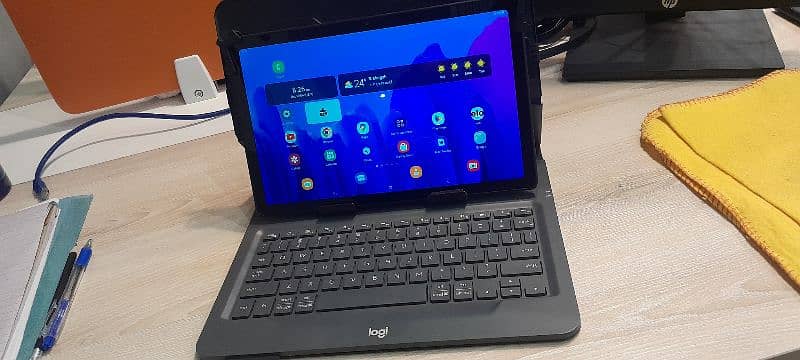 Samsung Tab A7 (10.4 Inch) + Keyboard 2