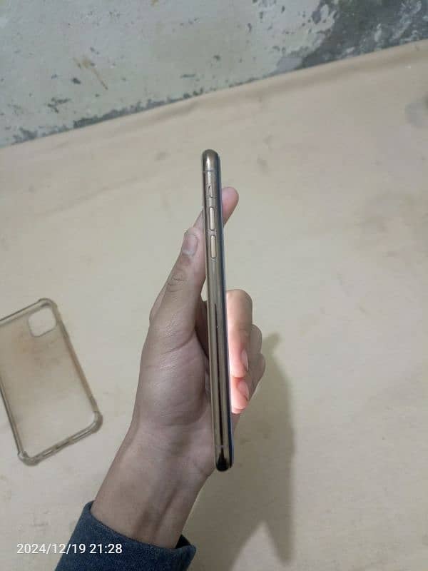 iPhone 11 pro max 256gb not pta 2