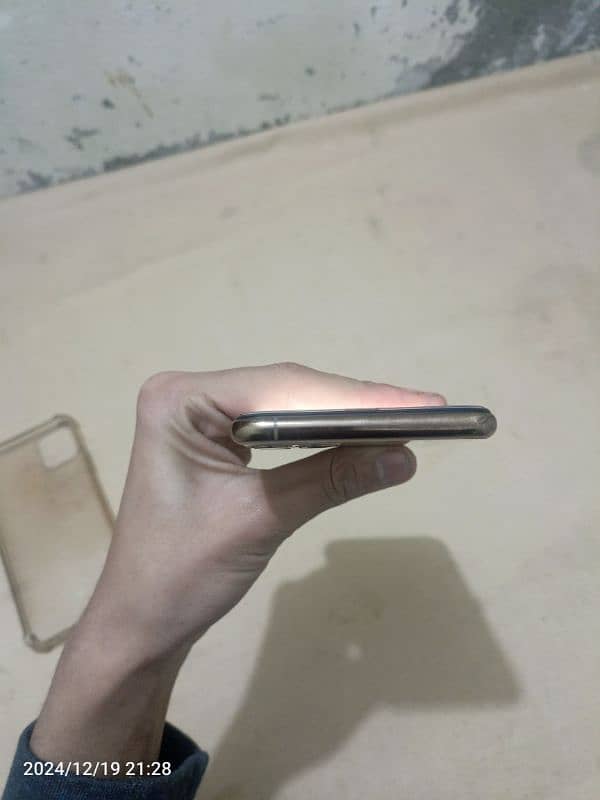 iPhone 11 pro max 256gb not pta 4