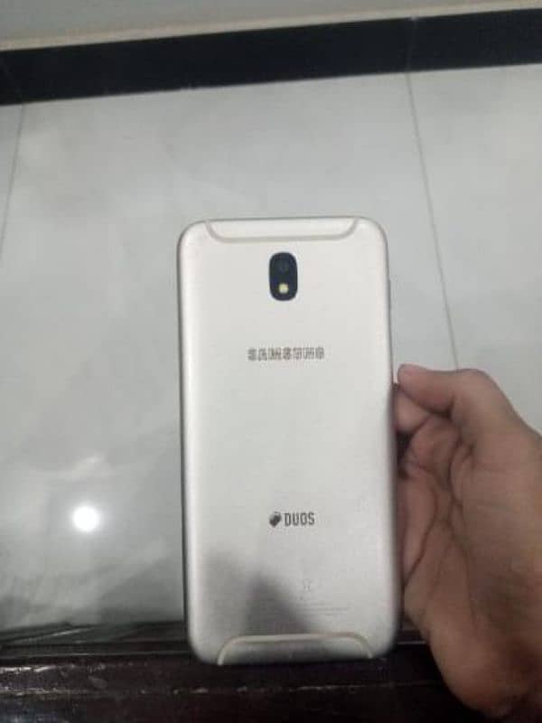 Samsung Galaxy J7 Pro 0