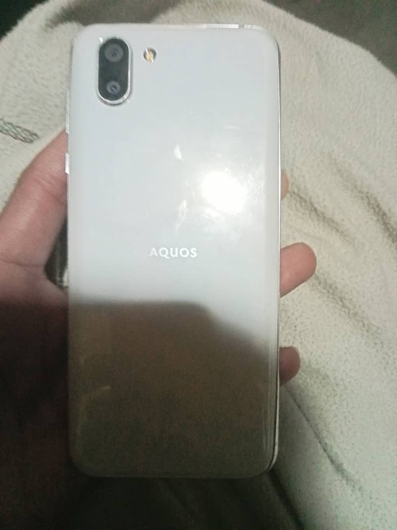 Aquos r2 0