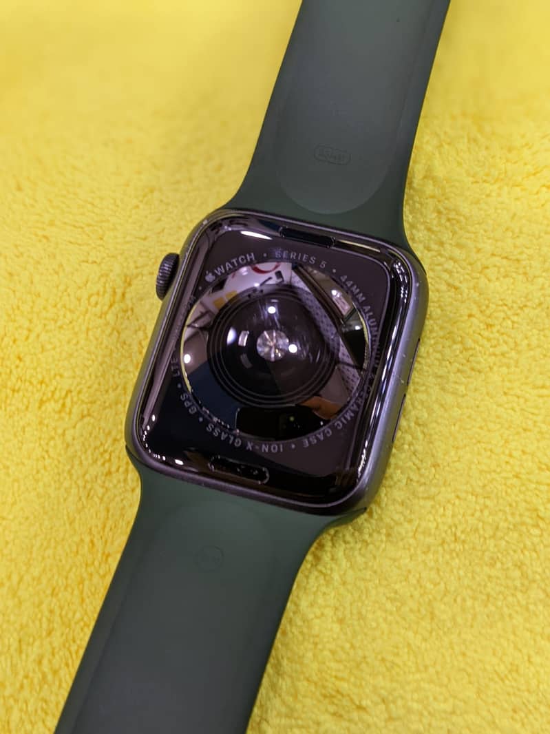 Apple Watch Series 5 44mm 4