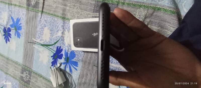 Iphone 11 64GB Urgent Sale 5