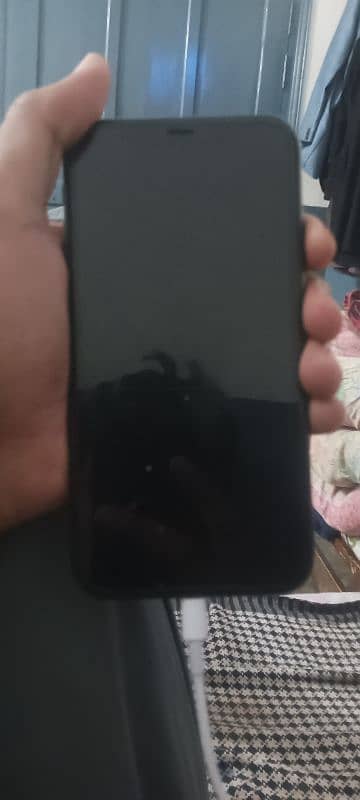 IPHONE 11 64 GB EXCHANGE POSSIBLE 1