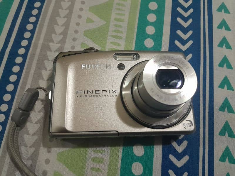 FUJIFILM F50fd || DIGITAL CAMERA 3