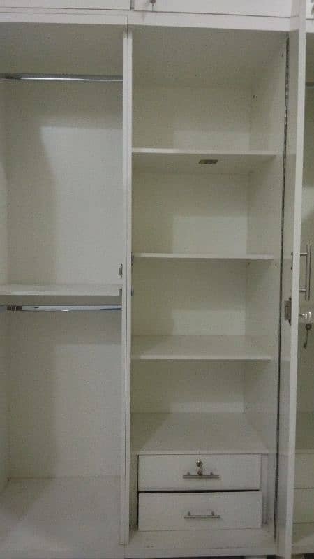 10 feet cupboard with separate upper partition 2