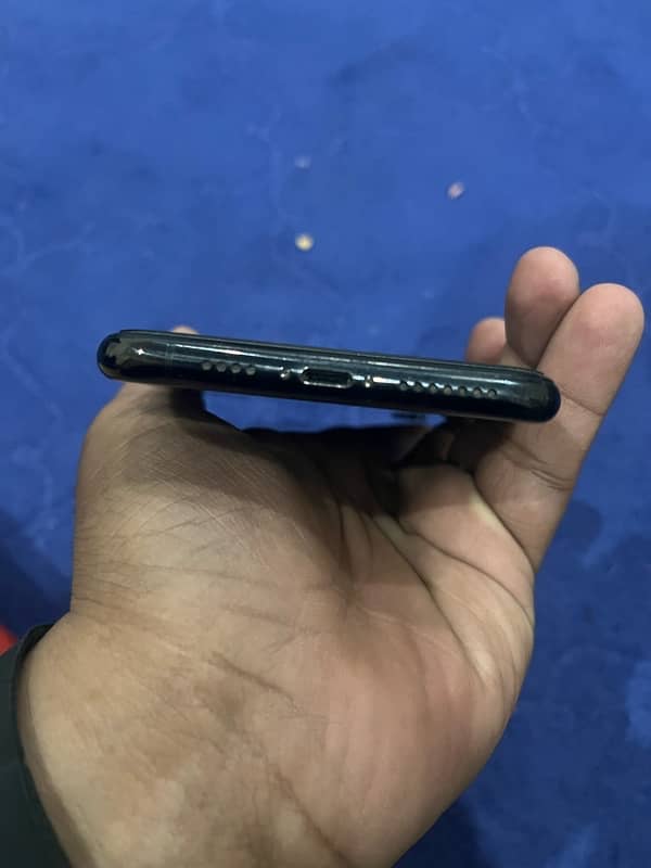 iphone xsmax black colour 4