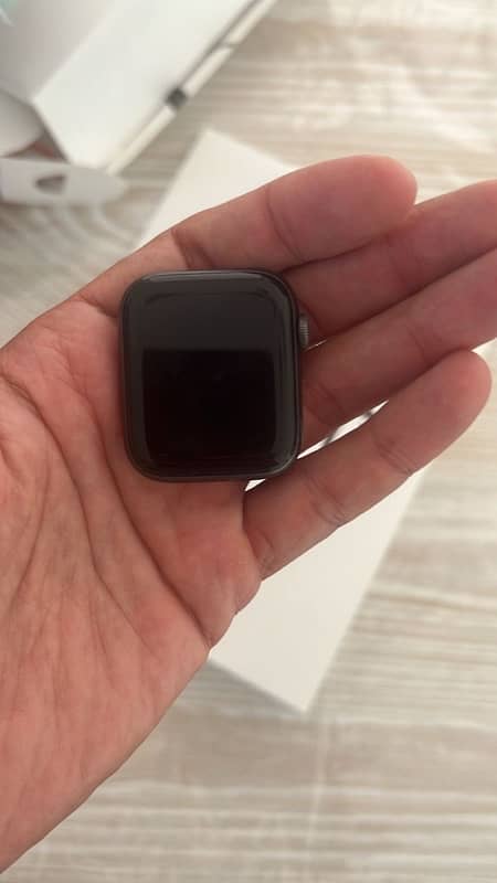 Apple watch series 4 44mm GPS + Cellular 90% Battery Health 2