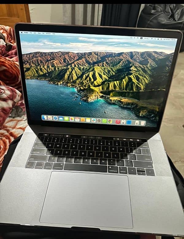 Apple macbook pro 32gb core i9 2018, 15" 18 batry cycles  lik brnd new 0