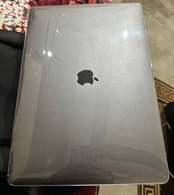 Apple macbook pro 32gb core i9 2018, 15" 18 batry cycles  lik brnd new 1