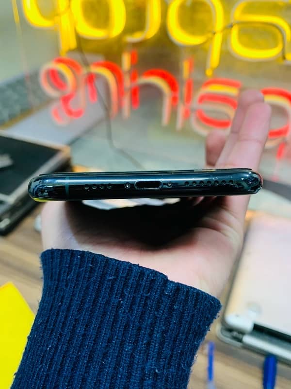 iphone 11 pro max 4