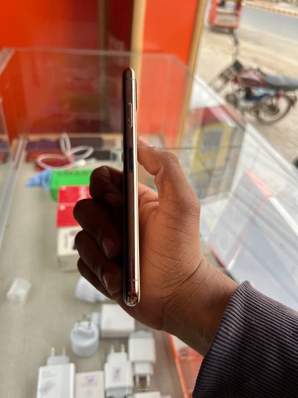 iphone xs max ||factory unlocked ||exchange possible 2