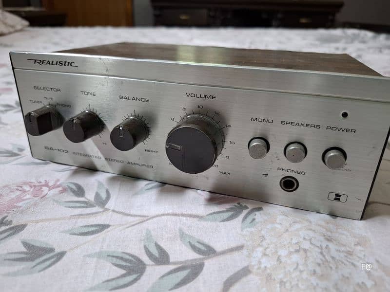 Vintage Realistic SA102 Stereo Amplifier 1