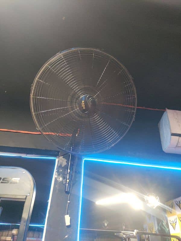 24 * 24 mega bracket fan almost new for sale 0