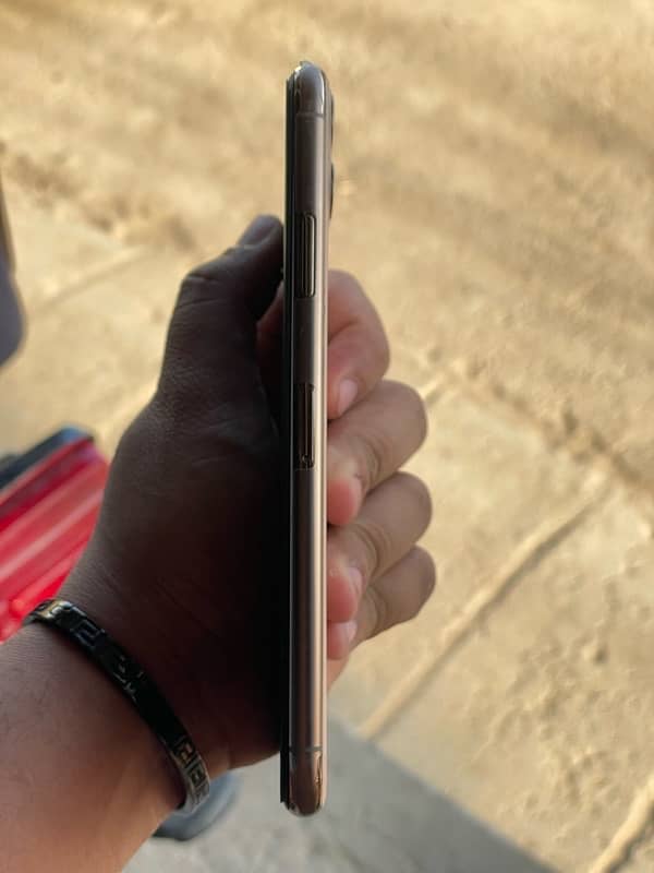 iPhone 11 Pro Maxx PTA Approved 100,000 1