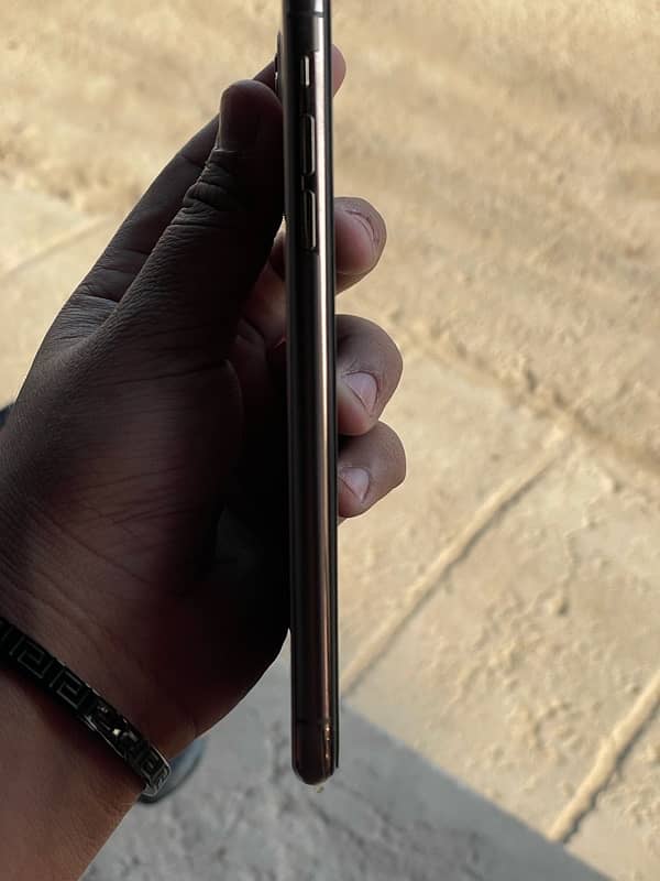 iPhone 11 Pro Maxx PTA Approved 100,000 2