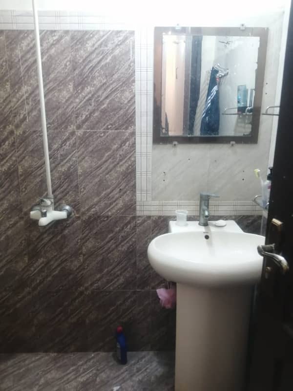 5 marla lower portion for rent in Johar town near expo center Lahore 1