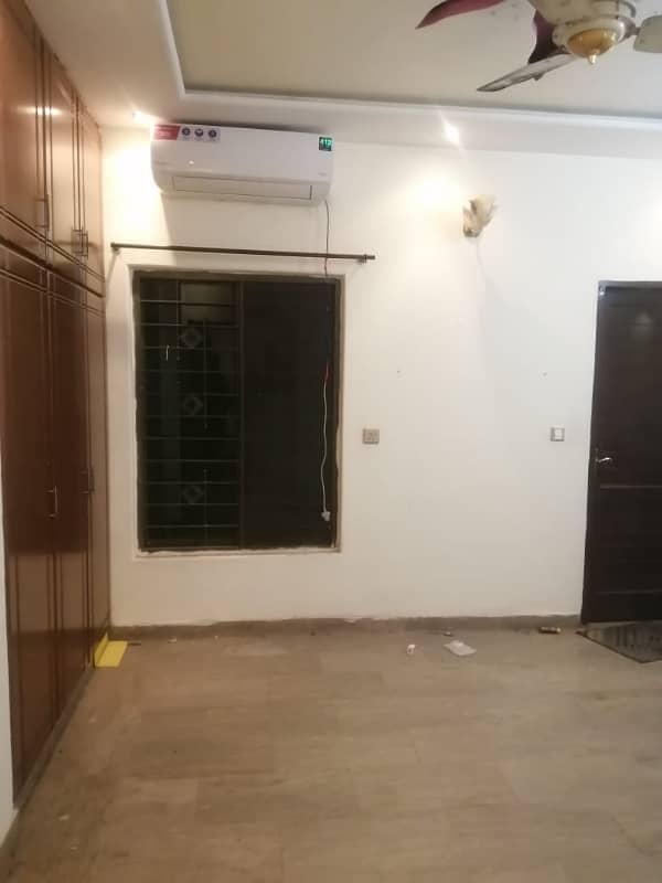 5 marla lower portion for rent in Johar town near expo center Lahore 9