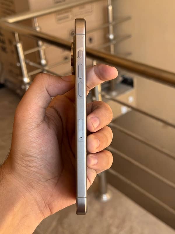 iPhone 15 Pro Max Natural Titanium 1