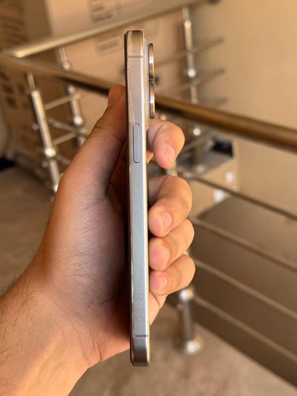 iPhone 15 Pro Max Natural Titanium 3