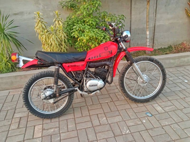 Yamaha Enduro dt100 0