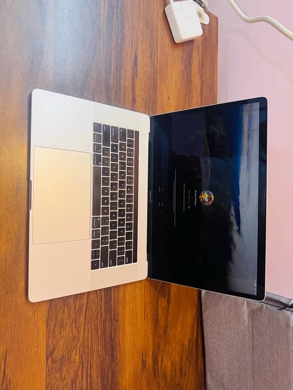 Macbook Pro 2019 i7 2.6GHz (9th Generation) 1