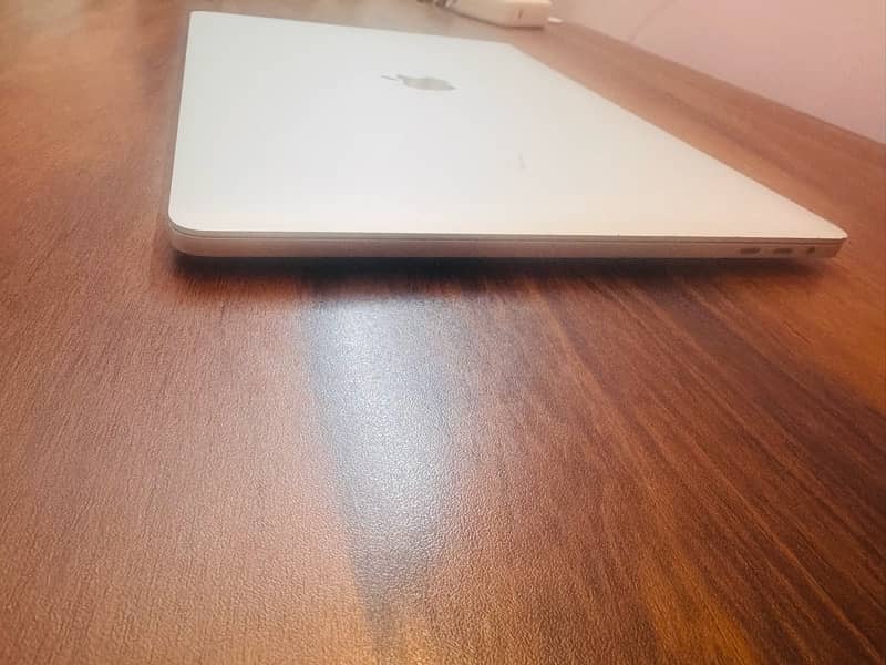 Macbook Pro 2019 i7 2.6GHz (9th Generation) 3