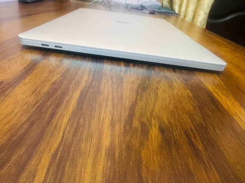 Macbook Pro 2019 i7 2.6GHz (9th Generation) 4