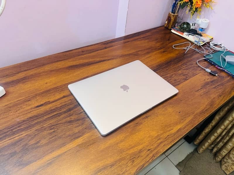 Macbook Pro 2019 i7 2.6GHz (9th Generation) 5