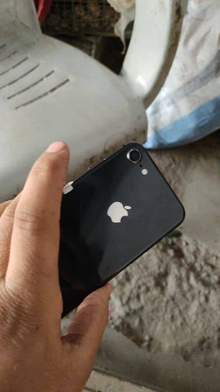 iPhone 8 fingers kam nhi krta baki condition ap ke samne he non PTA he 0