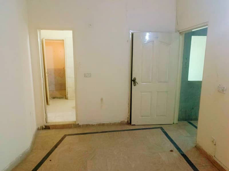 4 Marla 2nd Floor Office For Rent In DHA Phase 1,Block K, Lahore. 2