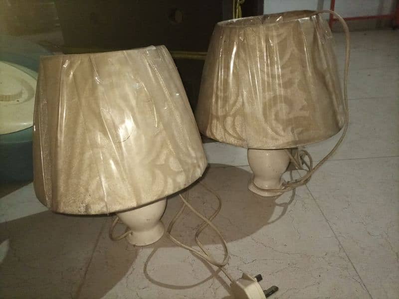 brand new side table lamps never used new lamination on it 0