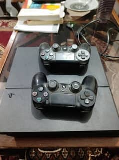 PS4 fat with two controllers