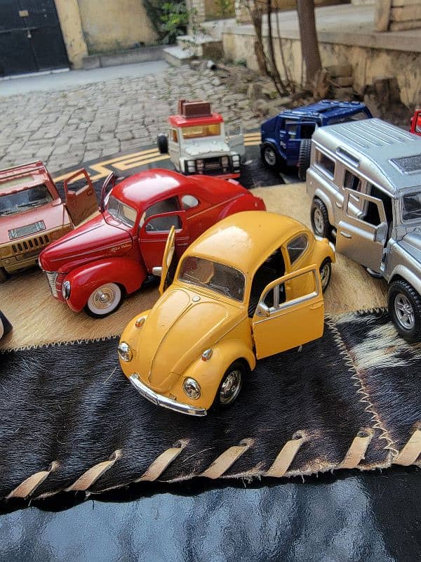 diecast metal car/jeep/vintage/antique 17