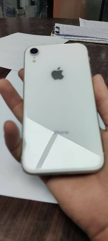 iphone XR White colour 64Gb 9