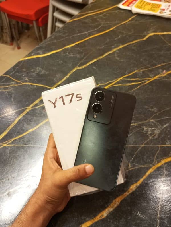 vivo y 17 s 6 . ram 128. GB . 1