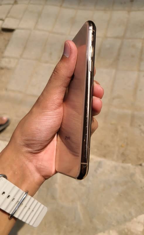 iphone xs for sale in good condition 5