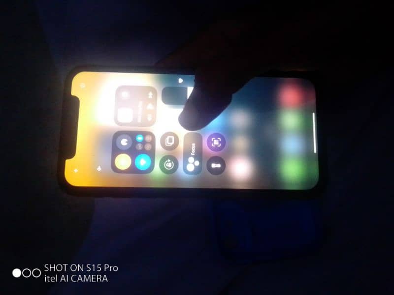 I'm selling my iPhone XR 64 Gb 3