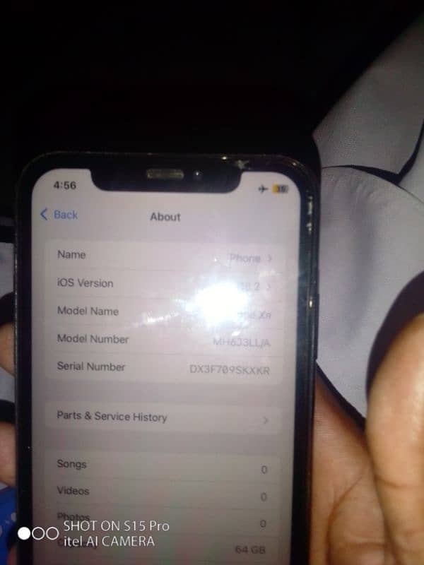 I'm selling my iPhone XR 64 Gb 7